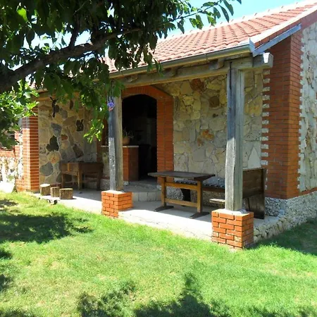 Appartement In Privlaka Mit Garten Und Grill *