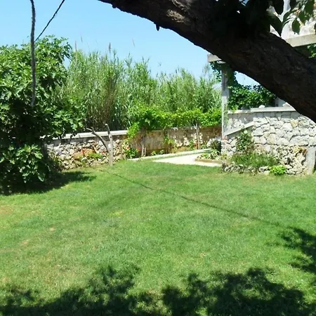Appartement In Privlaka Mit Garten Und Grill